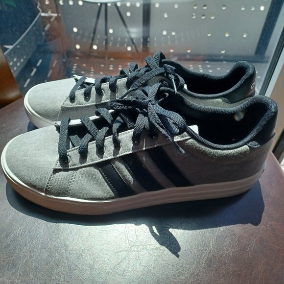 Adidas Sneakers 11.5 - Picture 3 of 4
